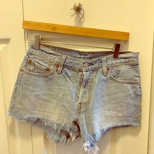 Levi’s 501 Women’s Shorts, size 27